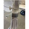 Image 2 : Oscillating Pedestal Fan