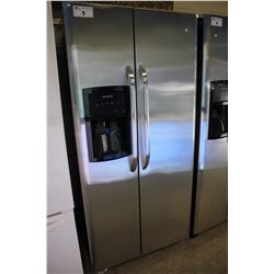 33" STAINLESS STEEL FRIGIDAIRE FRIDGE/FREEZER WITH WATER & ICE