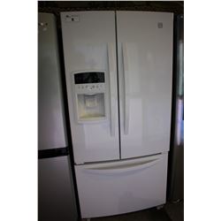 33" WHITE KENMORE FRIDGE WITH BOTTOM FREEZER AND WATER & ICE