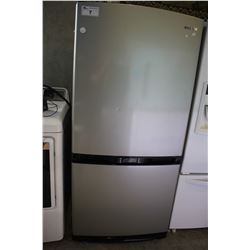 33" GREY SAMSUNG FRIDGE WITH BOTTOM FREEZER
