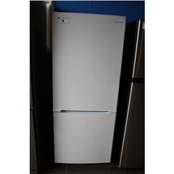 24" WHITE INSIGNIA APARTMENT SIZED FRIDGE WITH BOTTOM FREEZER