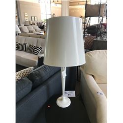 WHITE CAPITAL COLUMN TABLE LAMP