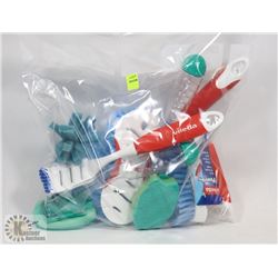 BAG OF ASSORTED SCRUBBERS, SOME WITH HANDLES
