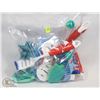 Image 1 : BAG OF ASSORTED SCRUBBERS, SOME WITH HANDLES