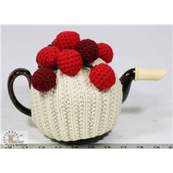 TEAPOT WITH GRAPE CROCHETED COVER.