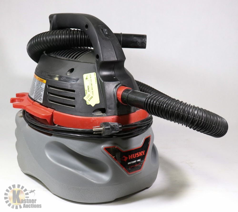 HUSKY 2.5 GAL WET DRY VAC WITH HOSE