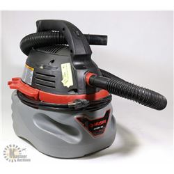 HUSKY 2.5 GAL WET DRY VAC WITH HOSE