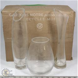 LOT OF 3 GLASS VASES.