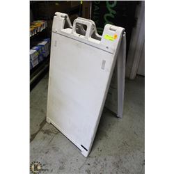 SIGNICADE FOLDING SANDWICH BOARD