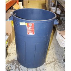 RUBBERMAID GARBAGE CAN