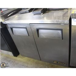 TRUE 36" UNDER COUNTER REFRIGERATOR