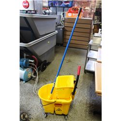 RUBBERMAID COMMERCIAL MOP BUCKET W/ WRINGER &