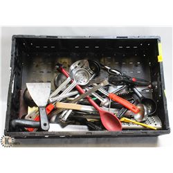 FLAT OF ASSORTED KITCHEN UTENSILS