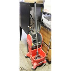 ECOLAB MOP BUCKET W/ MOP