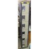 Image 1 : BANK OF SIX 1/4 SIZED LOCKERS