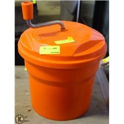 LARGE ORANGE SALAD SPINNER