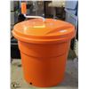Image 1 : COMMERCIAL-GRADE SALAD SPINNER