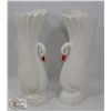 Image 1 : SET OF 2 SWAN VASES.