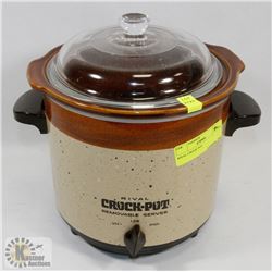 RIVAL CROCK POT.