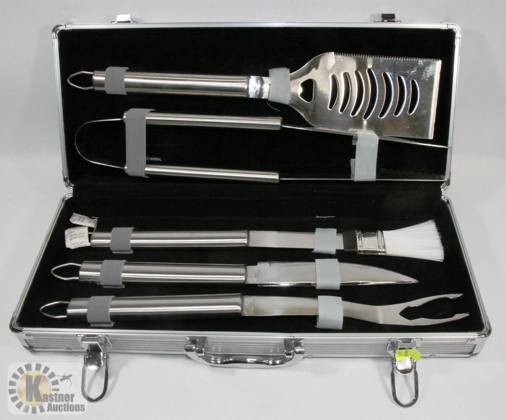 NEW 5 PIECE BBQ TOOL SET IN METAL CARRY CASE.