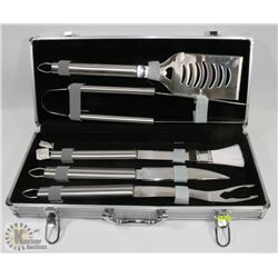 NEW 5 PIECE BBQ TOOL SET IN METAL CARRY CASE.