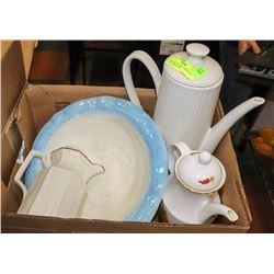 2 TEAPOTS, A LARGE COFFEE POT AND A LARGE BOWL