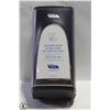 Image 1 : CASCADES PRO TANDEM NAPKIN DISPENSER