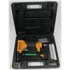 Image 1 : BOSTITCH AIR NAILER WITH CASE