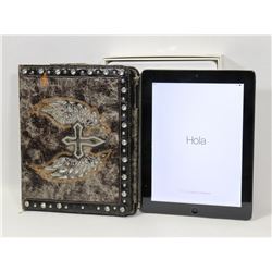 IPAD 16GB BLACK WITH CHARGE CORD