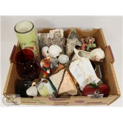 BOX OF ORNAMENTS AND COLLECTIBLES WITH 2 ROBERT