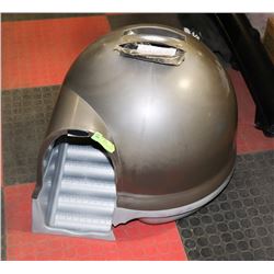 PETMATE KITTY LITTER BOX WITH LID.,