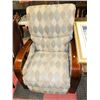 Image 1 : LEAF PRINT FABRIC RECLINING/SWIVEL CHAIR
