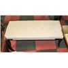 Image 1 : WHITE LEATHERETTE BENCH