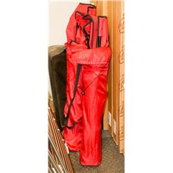 PAIR OF RED FOLDING LAWN CHAIRS. OUTDOORS