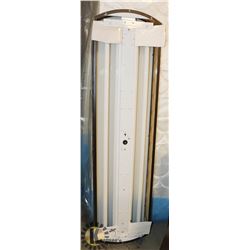 STONE DISPLAY FLUORESCENT CEILING LIGHT