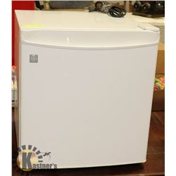GE COMPACT REFRIGERATOR W/FREEZER -1.7CU FT.