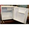 Image 2 : GE COMPACT REFRIGERATOR W/FREEZER -1.7CU FT.