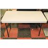 Image 1 : 4' PLASTIC FOLDING TABLE