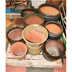 PALLET OF LARGE CERAMIC PLANT POTS