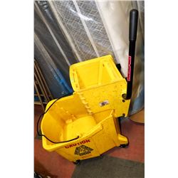 COMMERCIAL MOP PAIL WITH WRINGER