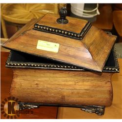 ORNAMENTAL LIDDED BOX