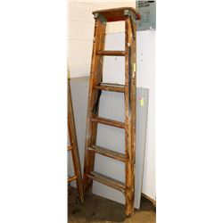 6' WOOD LADDER