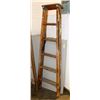 Image 1 : 6' WOOD LADDER
