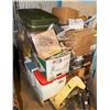 Image 1 : ESTATE PALLET OF MISC. HOUSEHOLD ITEMS