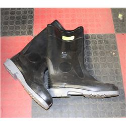 PAIR OF ONGUARD STEEL TOED RUBBER BOOTS