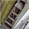 Image 1 : BROWN 6FT LADDER WOODEN
