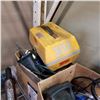 Image 2 : HYDRAULIC HAND PUMP, SHOP LIGHT, TROUBLE LIGHT, EXTENSION CORDS, AND TRANSIT