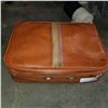 Image 1 : VINTAGE SUITCASE W/ BARBIE CLOTHES AND ACCESSORIES AND SOME BARBIES