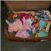 Image 2 : VINTAGE SUITCASE W/ BARBIE CLOTHES AND ACCESSORIES AND SOME BARBIES