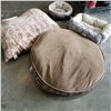 Image 1 : LOT OF PET BEDS